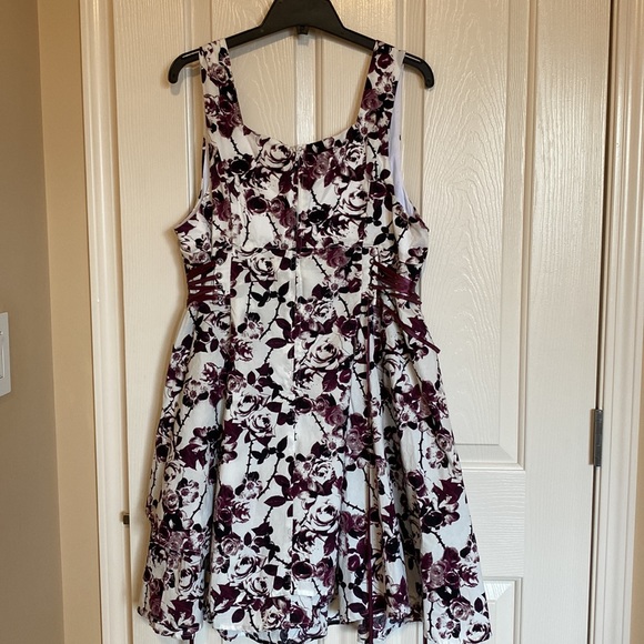 Hot topic dress - Picture 2 of 2